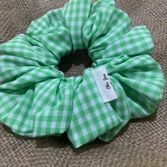 Handmade Green gingham summer scrunchie - Picture 2 of 4